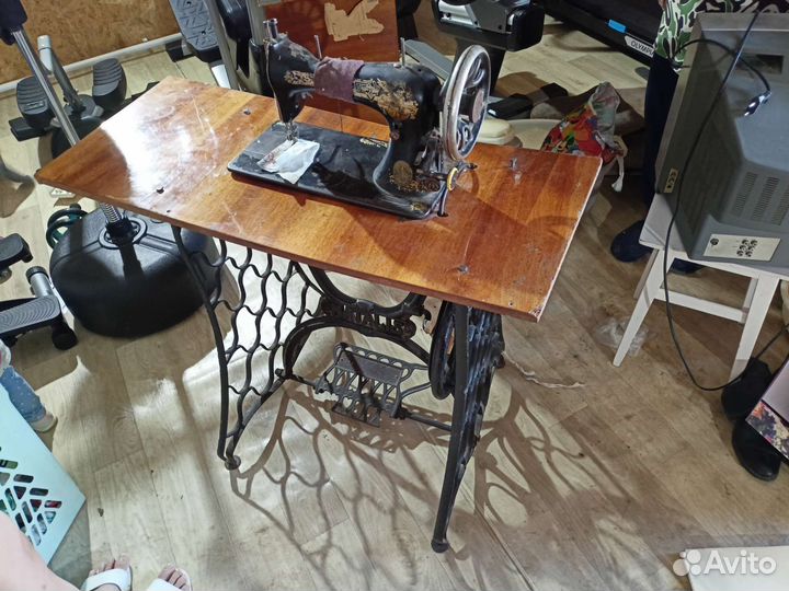 Швейная машина Singer