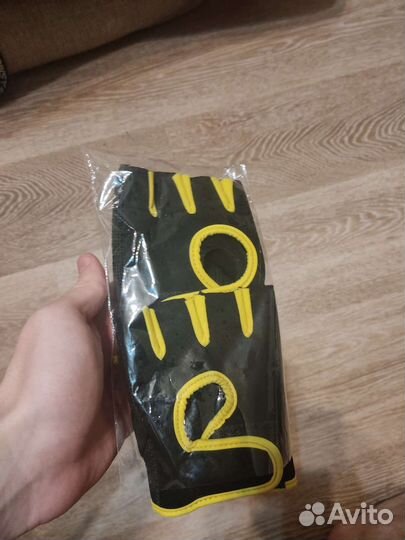 Спортивные перчатки