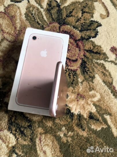 Телефон iPhone 7
