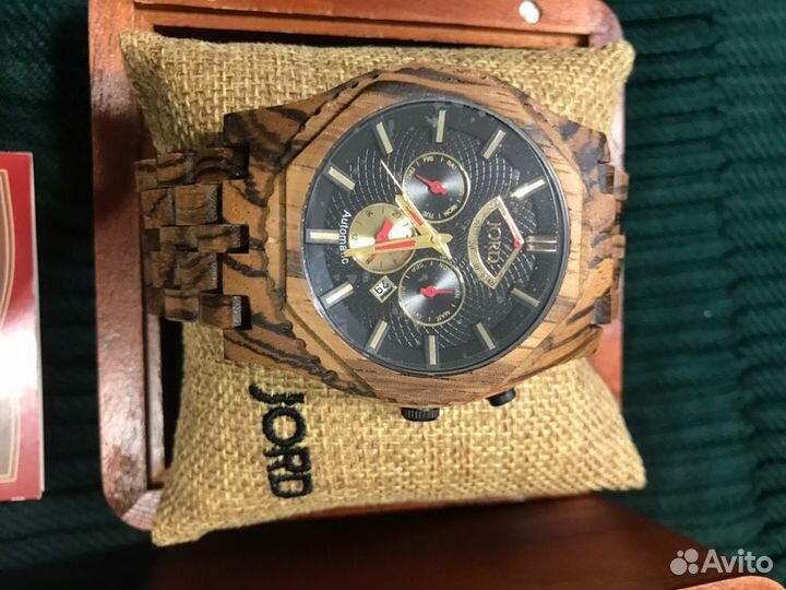 Часы из дерева jord