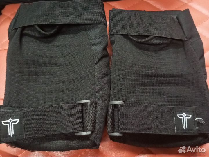 Наколенники totem