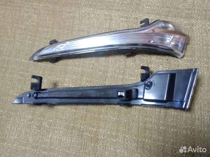 Повторитель поворота в зеркало granta