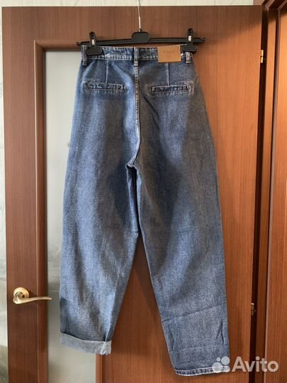 Джинсы M DenIm 42 р,Pull&Bear 40 р,Levi's 44 р