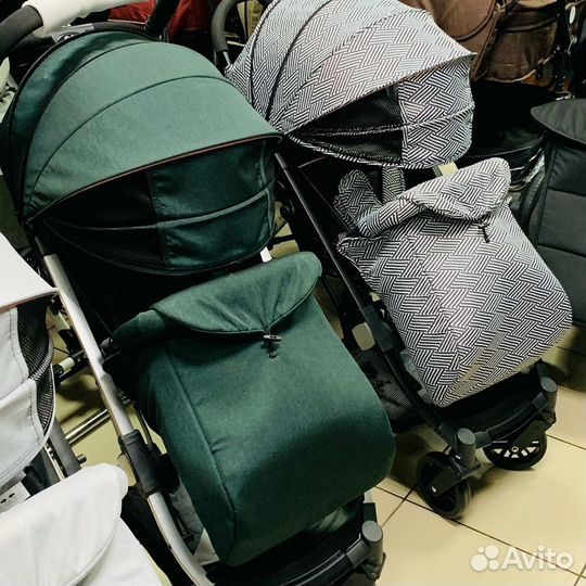 Коляска прогулочная Новая