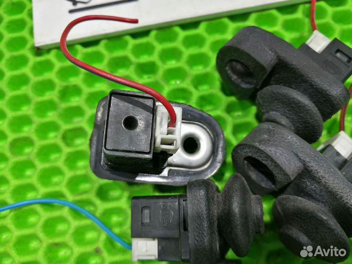 Концевик двери Nissan Teana J31