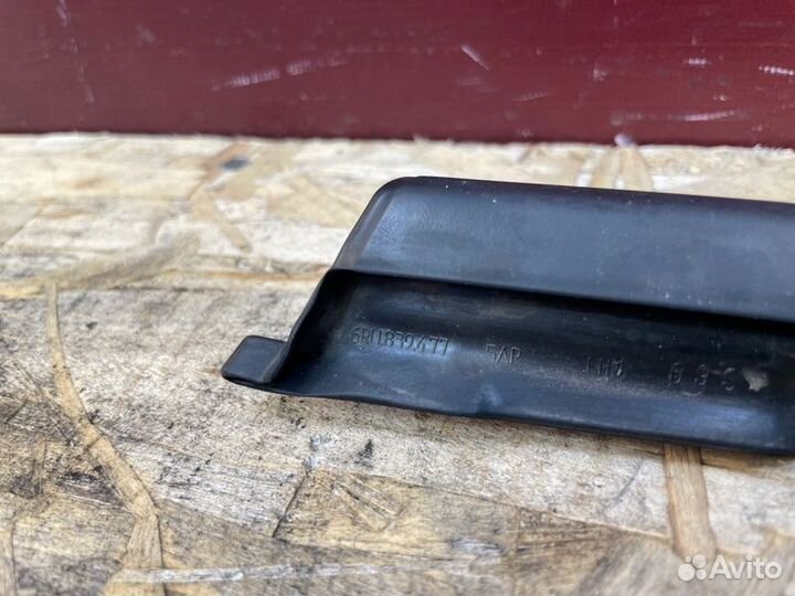 Уплотнитель стекла двери задний левый Volkswagen