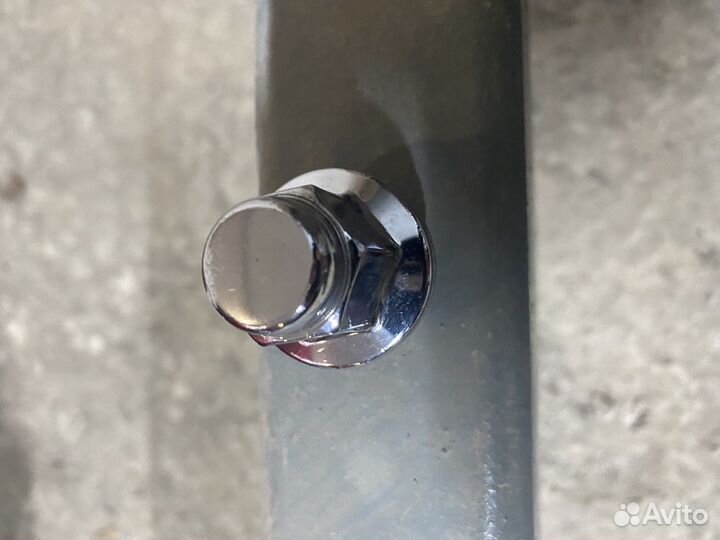 Оригинальные гайки колесные Toyota LC 200/ Lexus