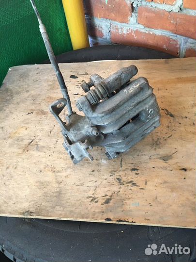 Задний правый суппорт на Фольксваген Пассат Б5+