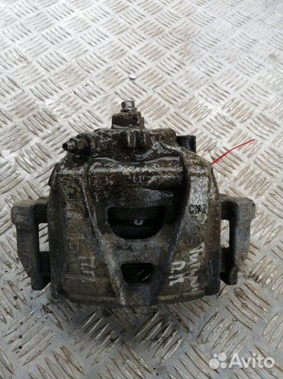 Суппорт передний правый Volkswagen Tiguan 5N1 1.4