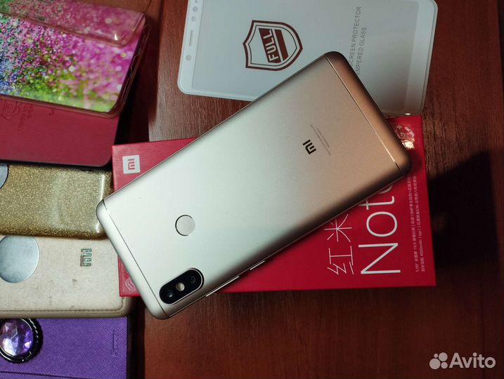 Телефон Xiaomi Redmi Note 5 4/64