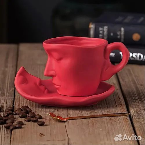 Чашка с блюдцем лицо