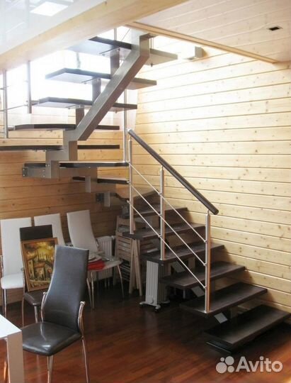 Лестница на второй этаж под ключ