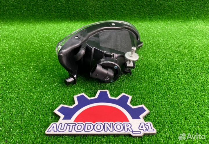 Фара противотуманная передняя левая Toyota Harrier