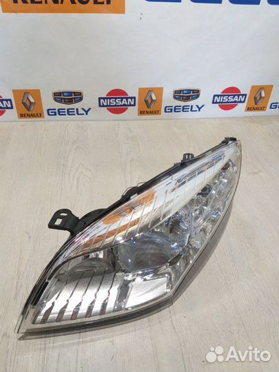 Фара Renault megane 3 Лев