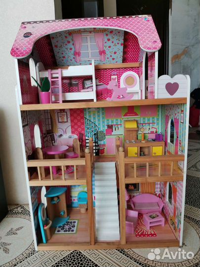 Кукольный домик с мебелью