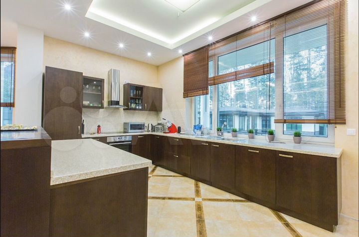 Дом 430 м² на участке 20 сот.