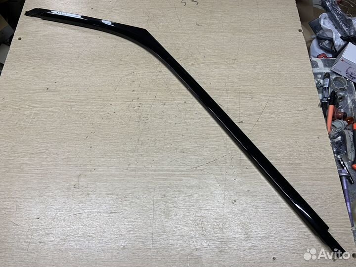 Молдинг задней правой двери Toyota Alphard 3