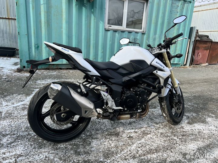 Suzuki GSR750