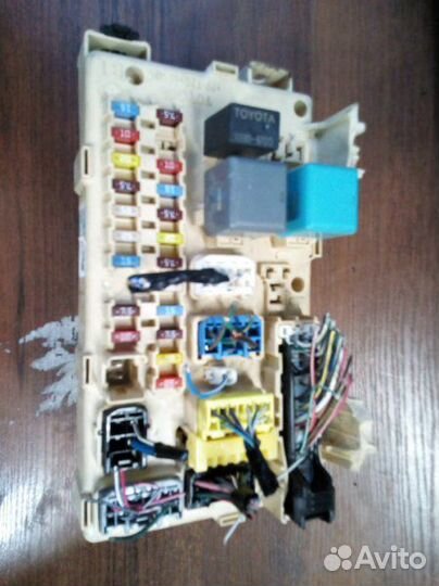 Блок предохранителей Toyota Avensis 2 250 1ZZ 2007