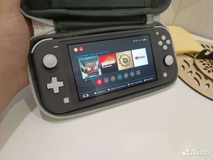 Nintendo switch lite (+чехол и sd карта 64гб)