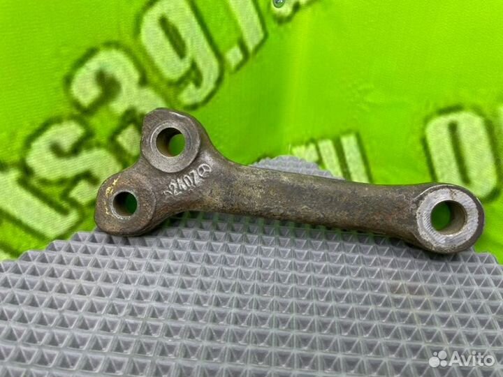 Рулевая сошка Mercedes-Benz W124 M102 2.3 1991