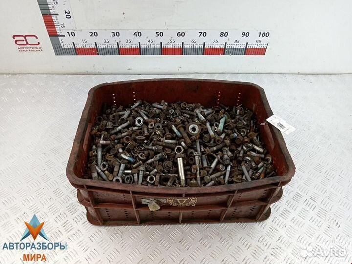 Болт Volkswagen Golf 3 2000