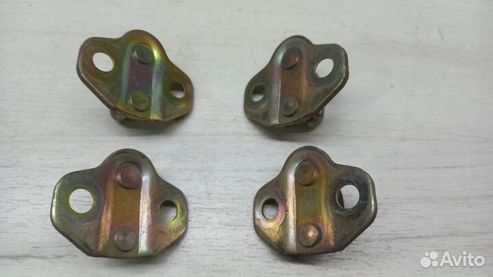 Петля замка Opel Omega B