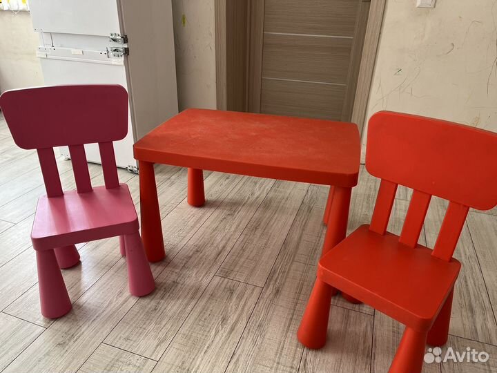 Столик и два стульчика IKEA