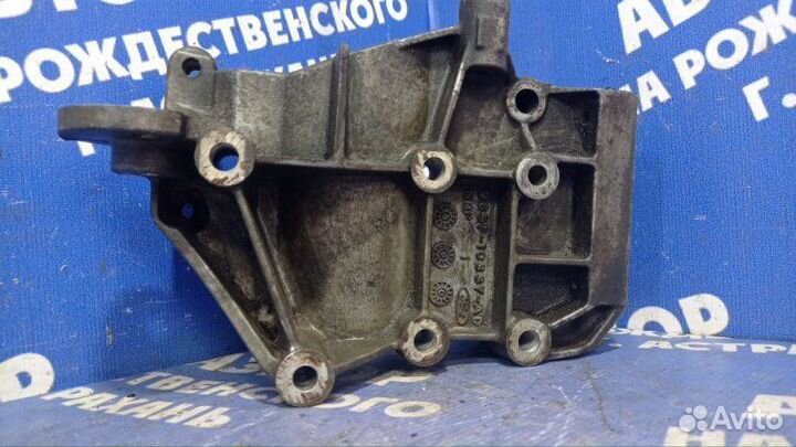 Кронштейн генератора Ford Focus 1 седан split port