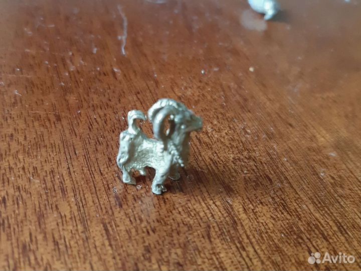 Фигурка козы из латуни