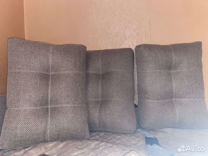 Подушки на диван новые