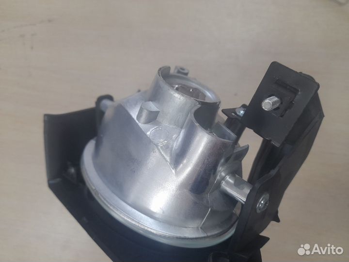 Фара противотуманная левая honda FIT 03-07