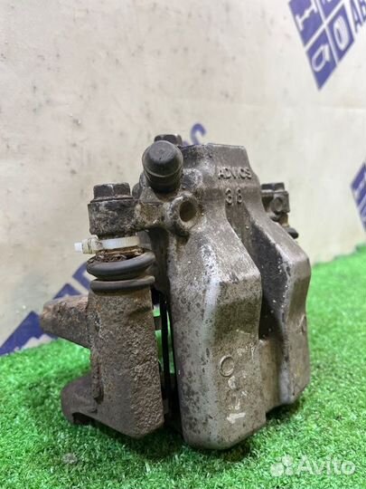 Суппорт задний левый Toyota Camry седан 2.4 2azfe