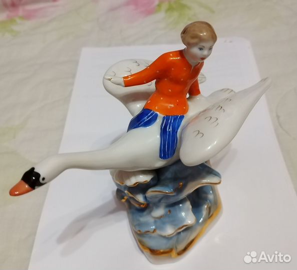 Фарфоровая статуэтка 