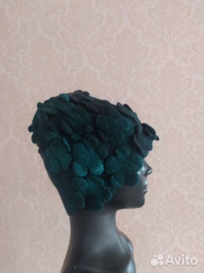 Шапочка ручной работы из шерсти