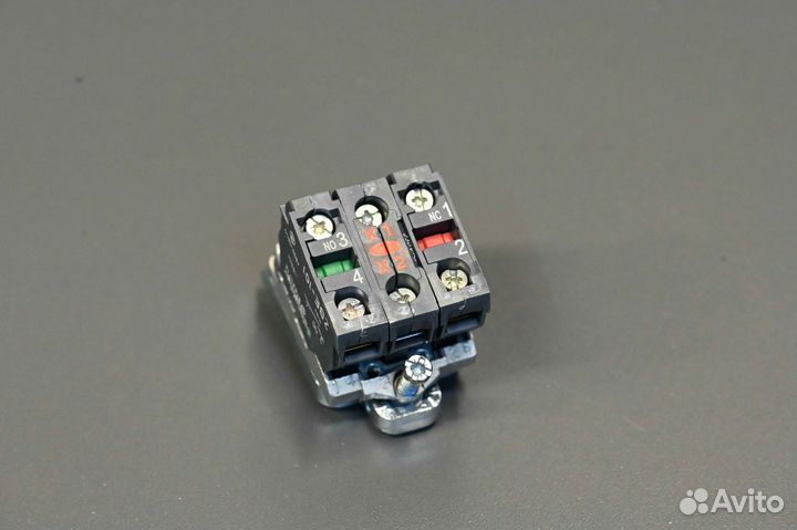 Schneider Electric ZB4BW0M45 новое, 3 шт