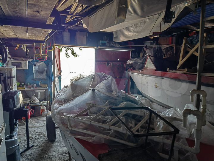 Гараж, > 30 м²