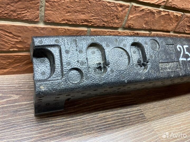 Наполнитель переднего бампера Skoda Rapid 13-20