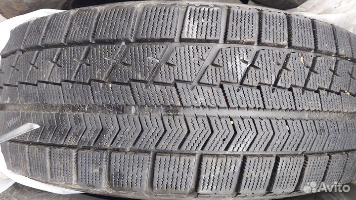 Bridgestone Blizzak VRX 215/65 R16 98S