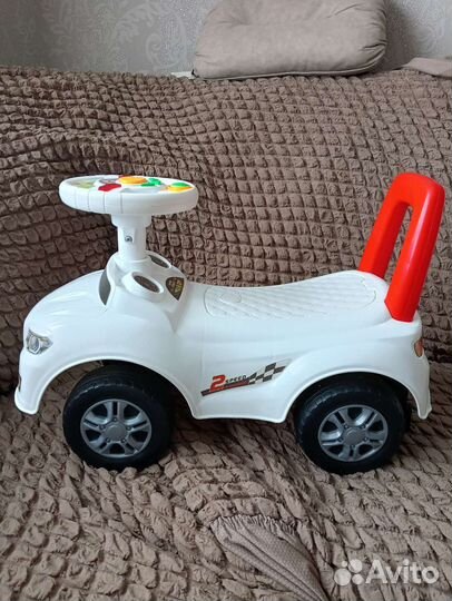 Машинка-каталка (толокар)