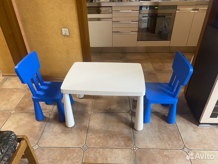 Детский стол и 2 стула IKEA