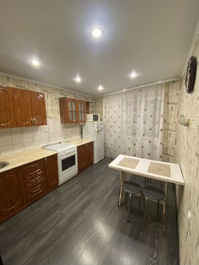 2-к. квартира, 55 м², 6/10 эт.