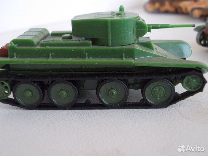 Модели бронетехники в масштабе 1:100