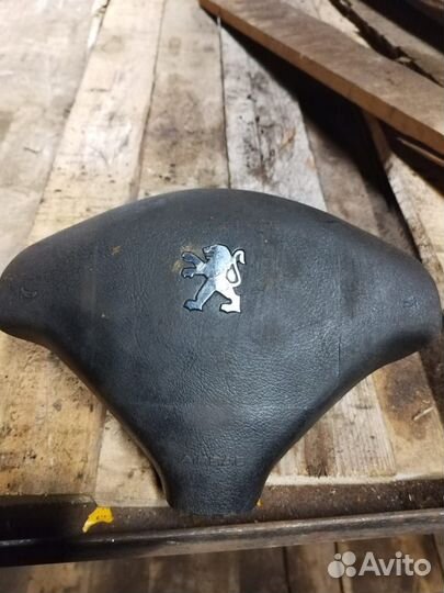 Подушка безопасности в руль Peugeot 307