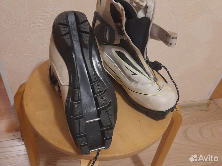 Лыжные ботинки коньковые