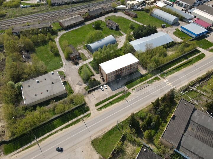 Территория базы с офисным зданием на 1116.8 м²