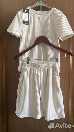 Костюм женский в рубчик