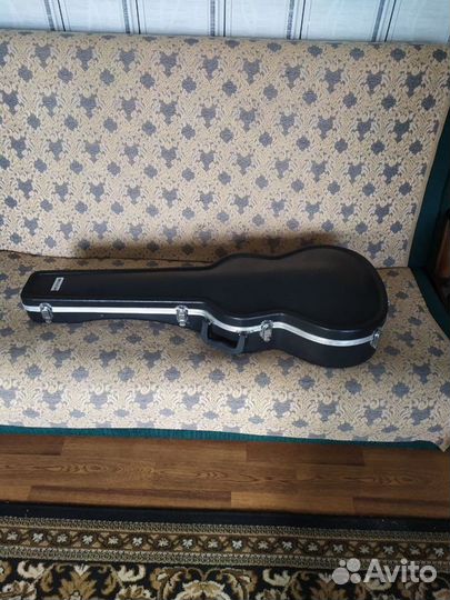Классическая гитара с кофром