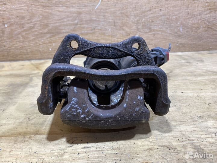 Суппорт задний правый Renault Scenic 3 S85