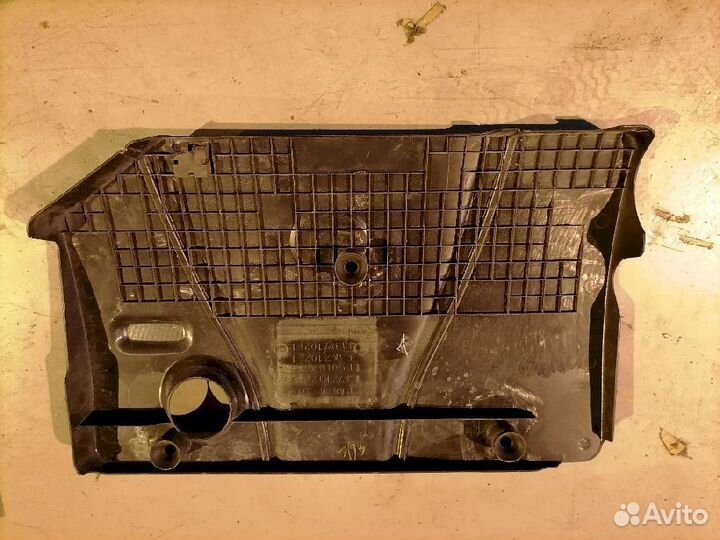 Декоративная крышка двс L372102F1Прямой правый уго